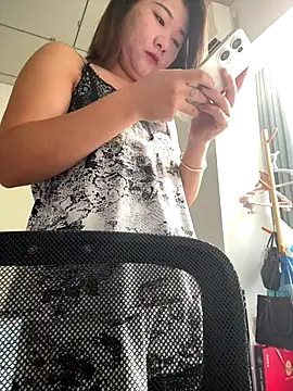 Snapshot of firemm-h chatting on 1, 12, 2025 firemm-h online show from 1, 12, 2025