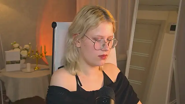 AgataLuuna online show from 3, 12, 2025