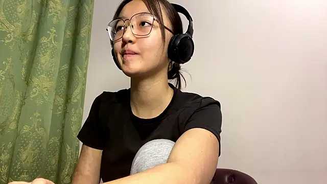 LinaClous online show from 14, 12, 2025