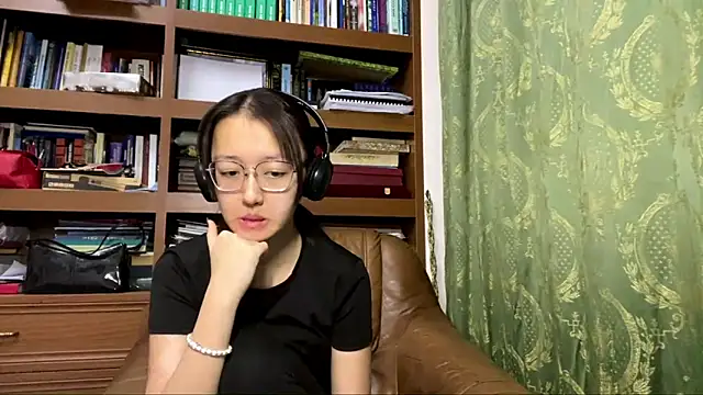 LinaClous online show from 7, 1, 2026