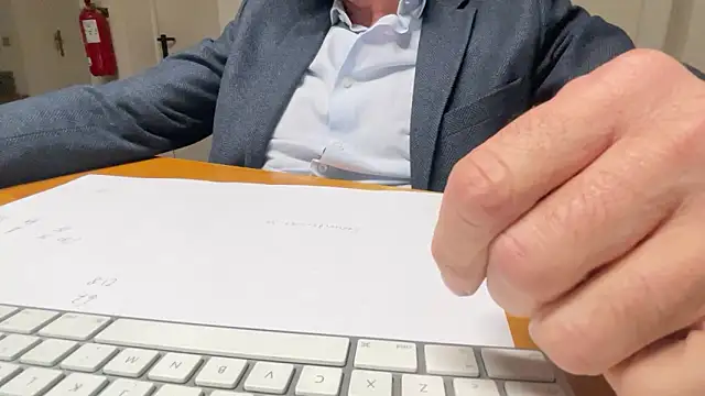 Snapshot of SimonZydar chatting on 27, 11, 2025 SimonZydar online show from 27, 11, 2025