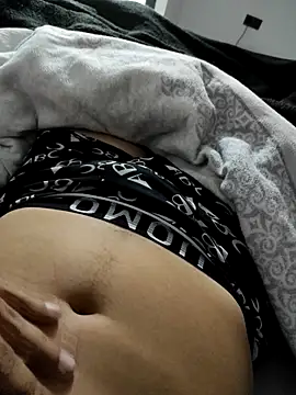 Snapshot of ParejaOcultaXX chatting on 27, 11, 2025 ParejaOcultaXX online show from 27, 11, 2025