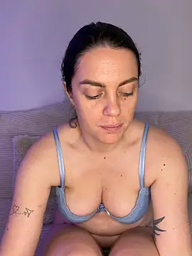 laraslittlesecrett online show from 12, 2, 2026