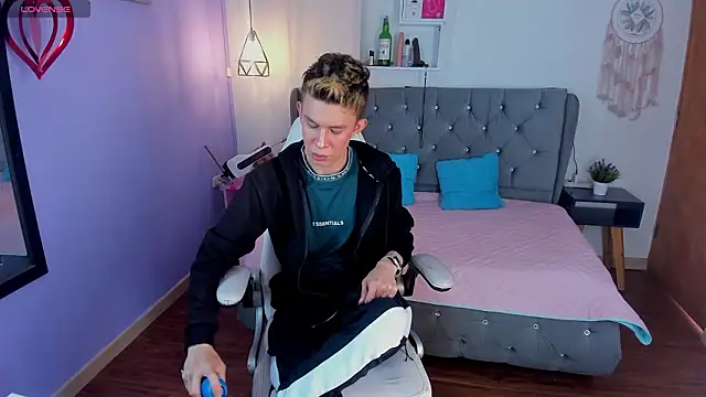 Juaan Diick online show from 4, 3, 2026