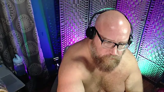 BigBearforCuddles online show from 21, 6, 2026