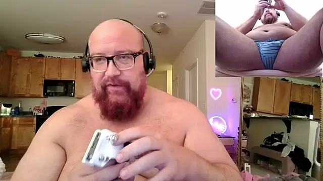 BigBearforCuddles online show from 23, 4, 2026