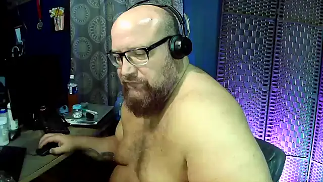 BigBearforCuddles online show from 28, 4, 2026