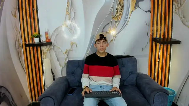 Alex LatinBoy18 online show from 26, 11, 2025