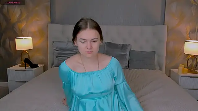 Snapshot of GLORIA_BLOOM chatting on 30, 11, 2025 GLORIA BLOOM online show from 30, 11, 2025