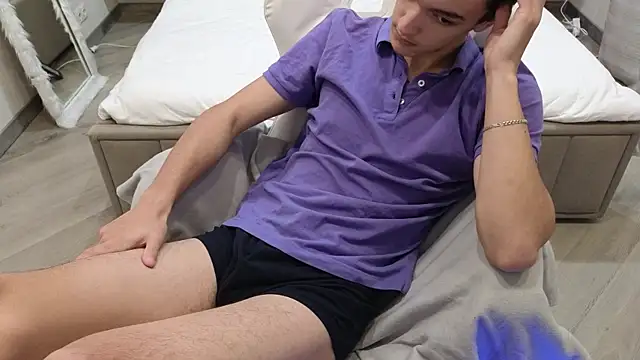 MoonlinSkinn online show from 5, 12, 2025