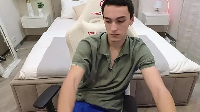 MoonlinSkinn online show from 26, 11, 2025