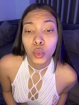 Snapshot of KarolRojas_22 chatting on 13, 5, 2026 KarolRojas 22 online show from 13, 5, 2026