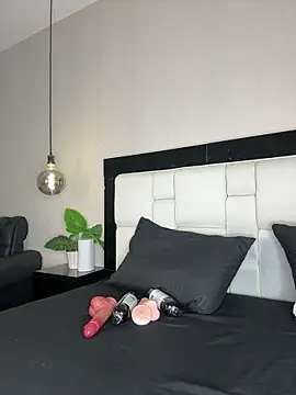 Celeste Valencia  online show from 10, 4, 2026