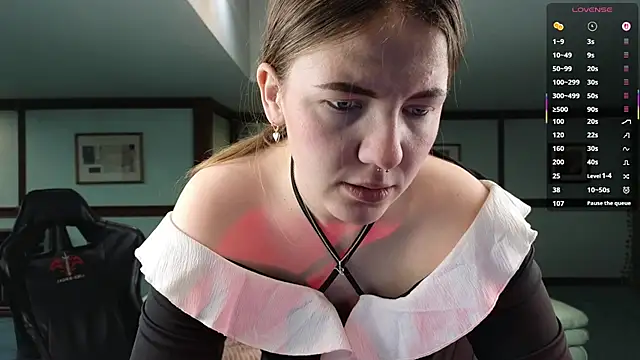 KiraRustle online show from 4, 2, 2026