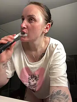 Snapshot of TomilaSi chatting on 24, 6, 2026 TomilaSi online show from 24, 6, 2026