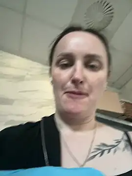Snapshot of TomilaSi chatting on 2, 5, 2026 TomilaSi online show from 2, 5, 2026