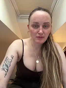 Snapshot of TomilaSi chatting on 29, 5, 2026 TomilaSi online show from 29, 5, 2026