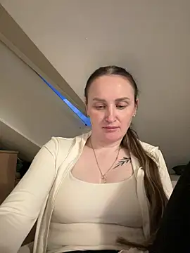 Snapshot of TomilaSi chatting on 27, 5, 2026 TomilaSi online show from 27, 5, 2026