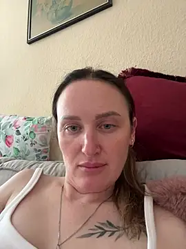 Snapshot of TomilaSi chatting on 12, 7, 2026 TomilaSi online show from 12, 7, 2026