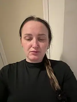 Snapshot of TomilaSi chatting on 18, 5, 2026 TomilaSi online show from 18, 5, 2026