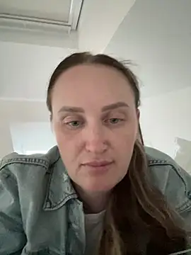 Snapshot of TomilaSi chatting on 4, 7, 2026 TomilaSi online show from 4, 7, 2026