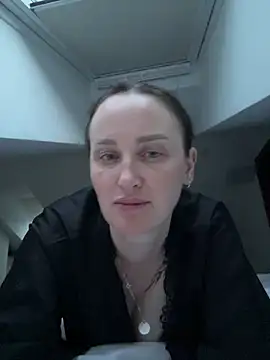 Snapshot of TomilaSi chatting on 11, 5, 2026 TomilaSi online show from 11, 5, 2026