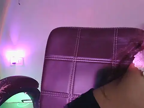 cute mahira online show from 22, 4, 2026