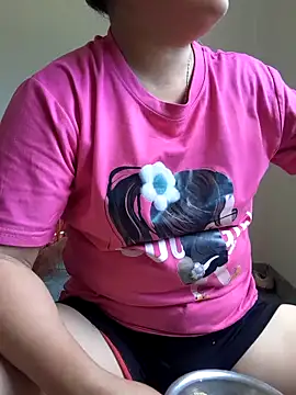 Snapshot of mai-mai-97 chatting on 13, 5, 2026 mai-mai-97 online show from 13, 5, 2026
