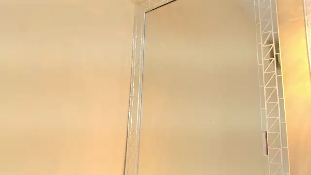 HallieStone online show from 15, 4, 2026