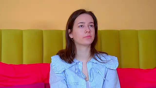 Snapshot of LilyLanes chatting on 1, 12, 2025 LilyLanes online show from 1, 12, 2025