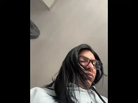 SaraAndrade  online show from 9, 1, 2026