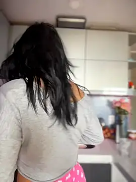 SaraAndrade  online show from 11, 4, 2026