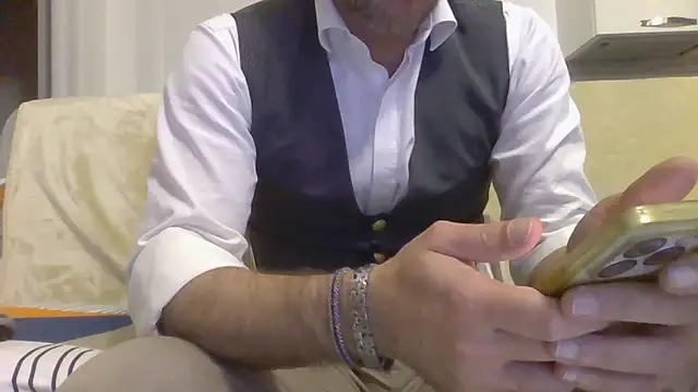 Snapshot of Eroshotlicker chatting on 6, 5, 2026 Eroshotlicker online show from 6, 5, 2026