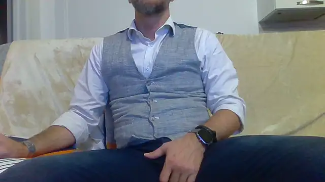 Snapshot of Eroshotlicker chatting on 1, 5, 2026 Eroshotlicker online show from 1, 5, 2026