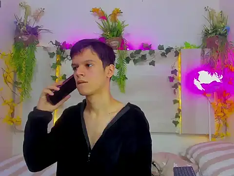 Snapshot of AngelSlimm chatting on 28, 11, 2025 AngelSlimm online show from 28, 11, 2025