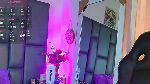 Snapshot of TashaNaughty4u chatting on 18, 5, 2026 TashaNaughty4u online show from 18, 5, 2026