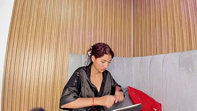 Maybeelin  online show from 29, 11, 2025