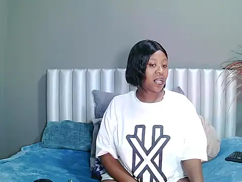 Snapshot of SavageHoney chatting on 28, 11, 2025 SavageHoney online show from 28, 11, 2025