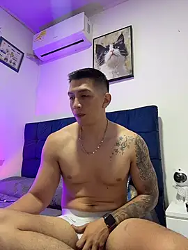 Snapshot of OliverWest04 chatting on 28, 11, 2025 OliverWest04 online show from 28, 11, 2025