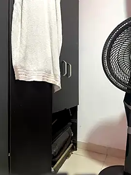 Snapshot of OliverWest04 chatting on 25, 11, 2025 OliverWest04 online show from 25, 11, 2025