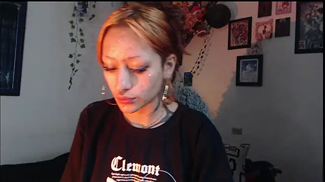 Layla quinn online show from 7, 6, 2026