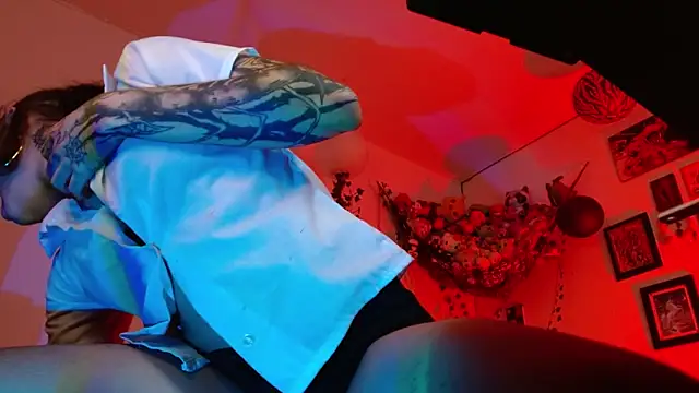 Layla quinn online show from 24, 4, 2026