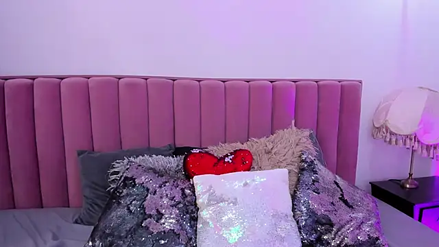 Emma Moore8 online show from 29, 11, 2025