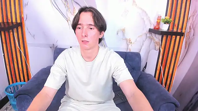 Snapshot of Aaron_LatinMen2 chatting on 28, 11, 2025 Aaron LatinMen2 online show from 28, 11, 2025