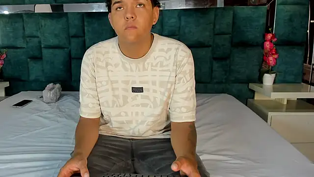  bonnyandclyde online show from 10, 4, 2026