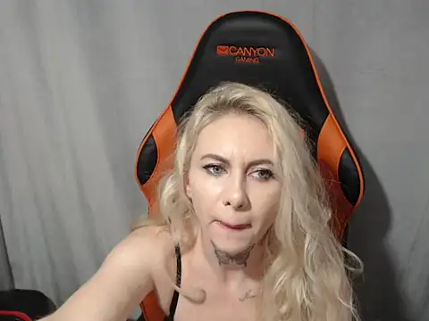 MissButterfly69 online show from 25, 11, 2025