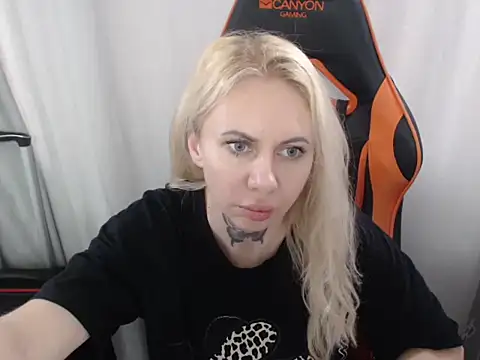 MissButterfly69 online show from 29, 11, 2025