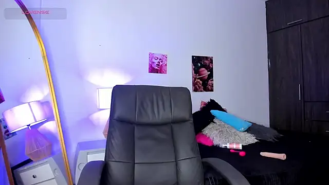 camila hott69  online show from 28, 3, 2026