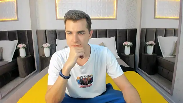 Snapshot of ThomasSmity chatting on 25, 11, 2025 ThomasSmity online show from 25, 11, 2025