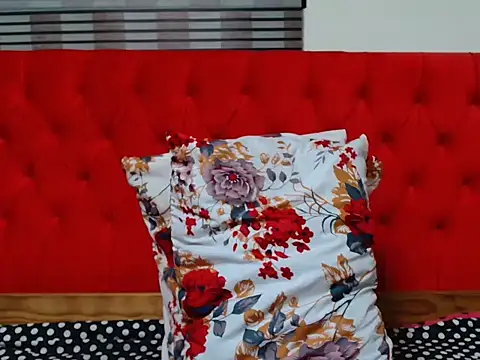 Snapshot of DesiredQueen26 chatting on 29, 11, 2025 DesiredQueen26 online show from 29, 11, 2025